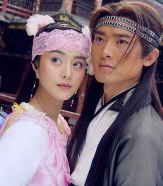 姚安娜输不是因为牌不好，而是手拿4个2双王，却打出个3点