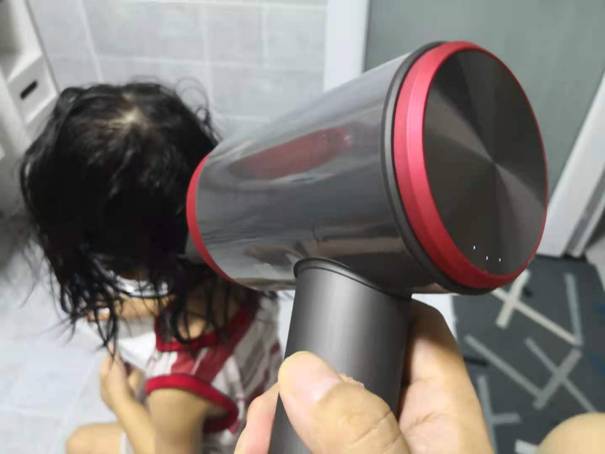 百变造型，无限精彩-诗恩无线吹风机评测