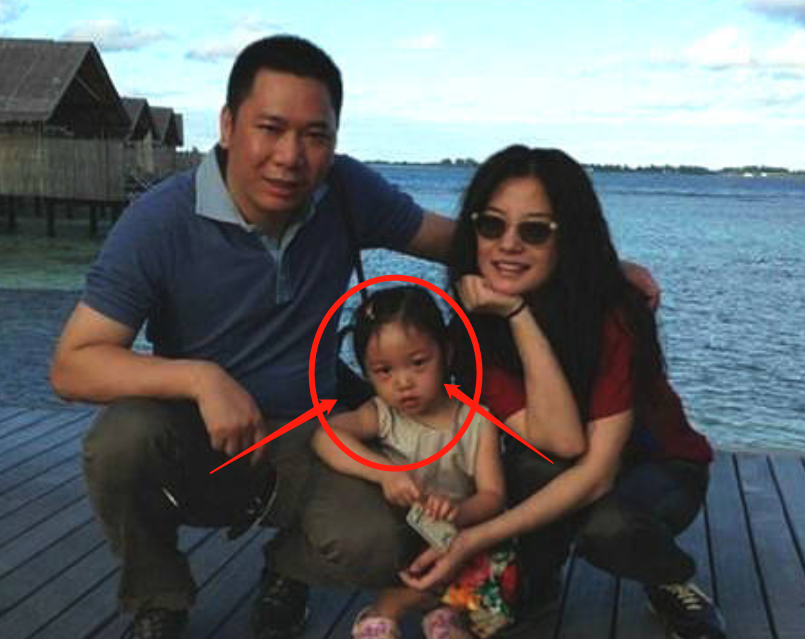 小四月是黄有龙亲生的吗?看完你就知道小四月是跟谁生的了