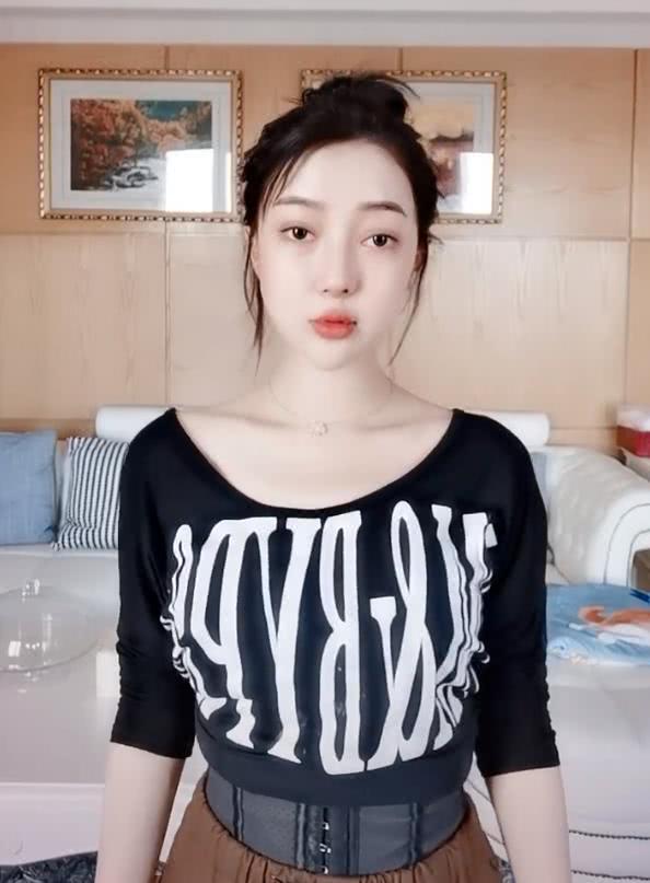 郭美美在家素颜跳舞，肤白貌美律动感很强，够格参加女团选秀
