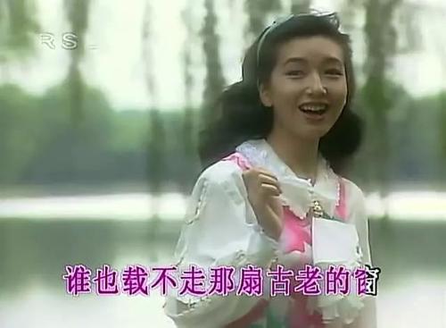 江珊：閃婚震驚一時，與靳東姐弟戀5年，如今54歲卻依舊美如少女