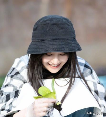 不容|“德不优法不容” 广电时评批郑爽:不给劣迹者机会