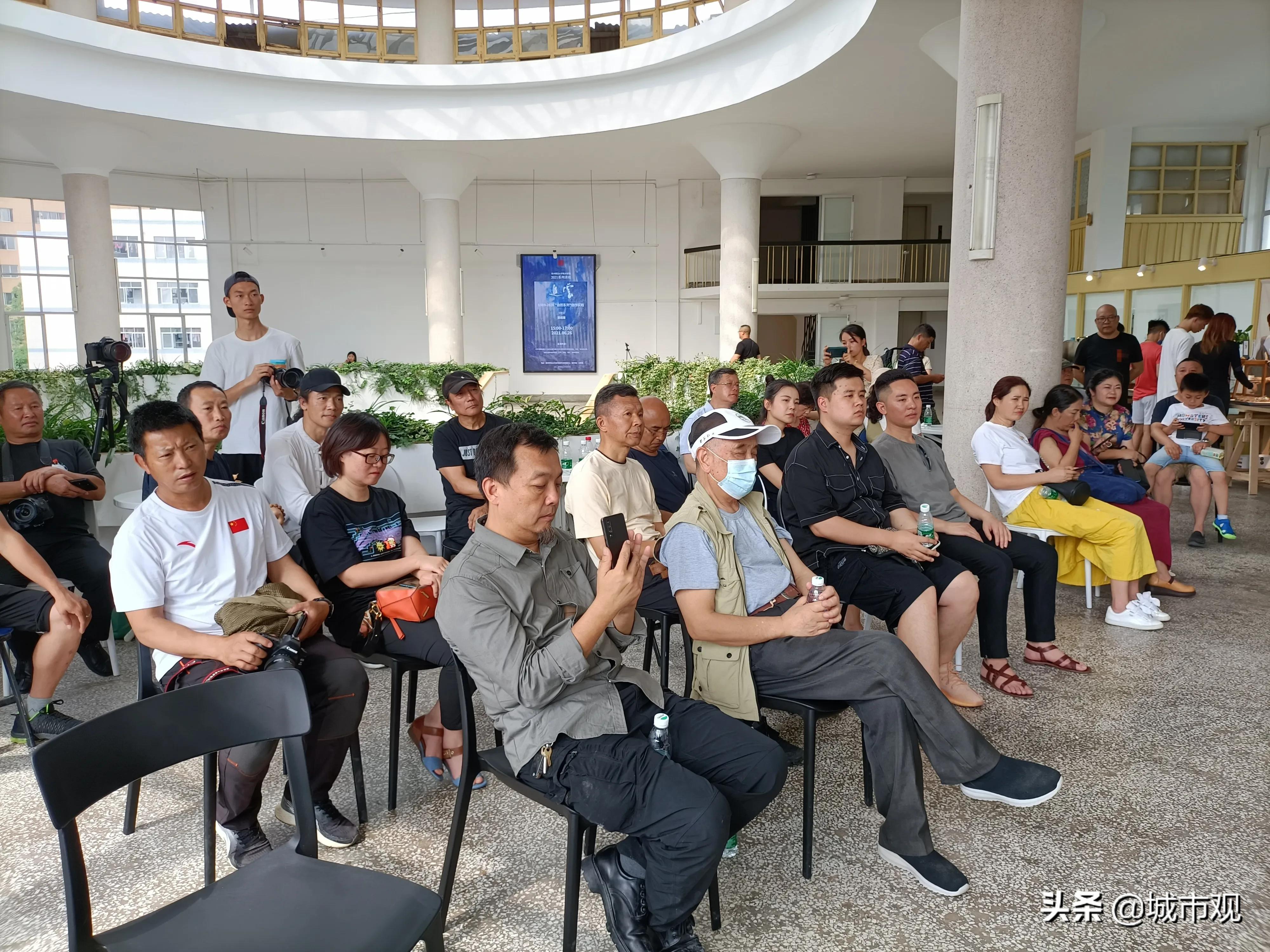 大展黔图《一轮·素念禅心》黄驿伦摄影作品在贵州师大美术馆展出
