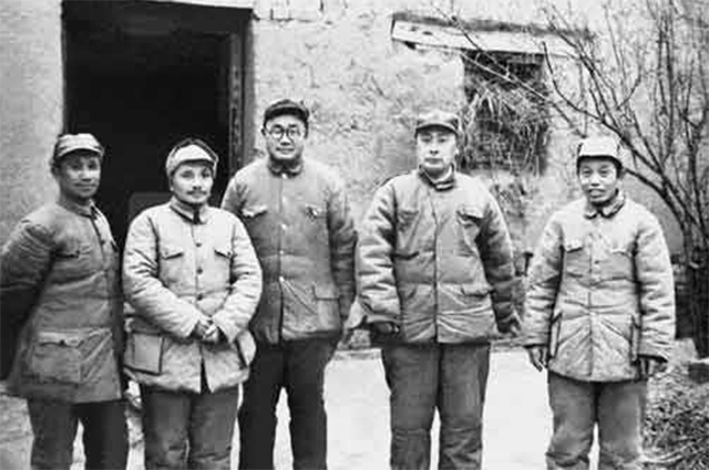 淮海战役，杜聿明被俘的真实经过：自曝身份要求见陈毅