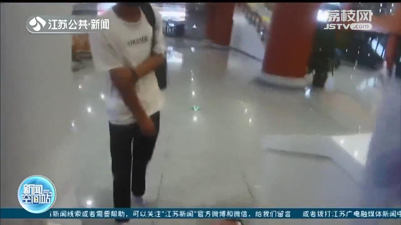 下高铁忘拿行李，乘客要强行冲门上车取回 车站这样处理