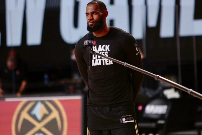 UFC名將嘲諷詹皇：放棄你億萬富豪的生活，去當個警察吧