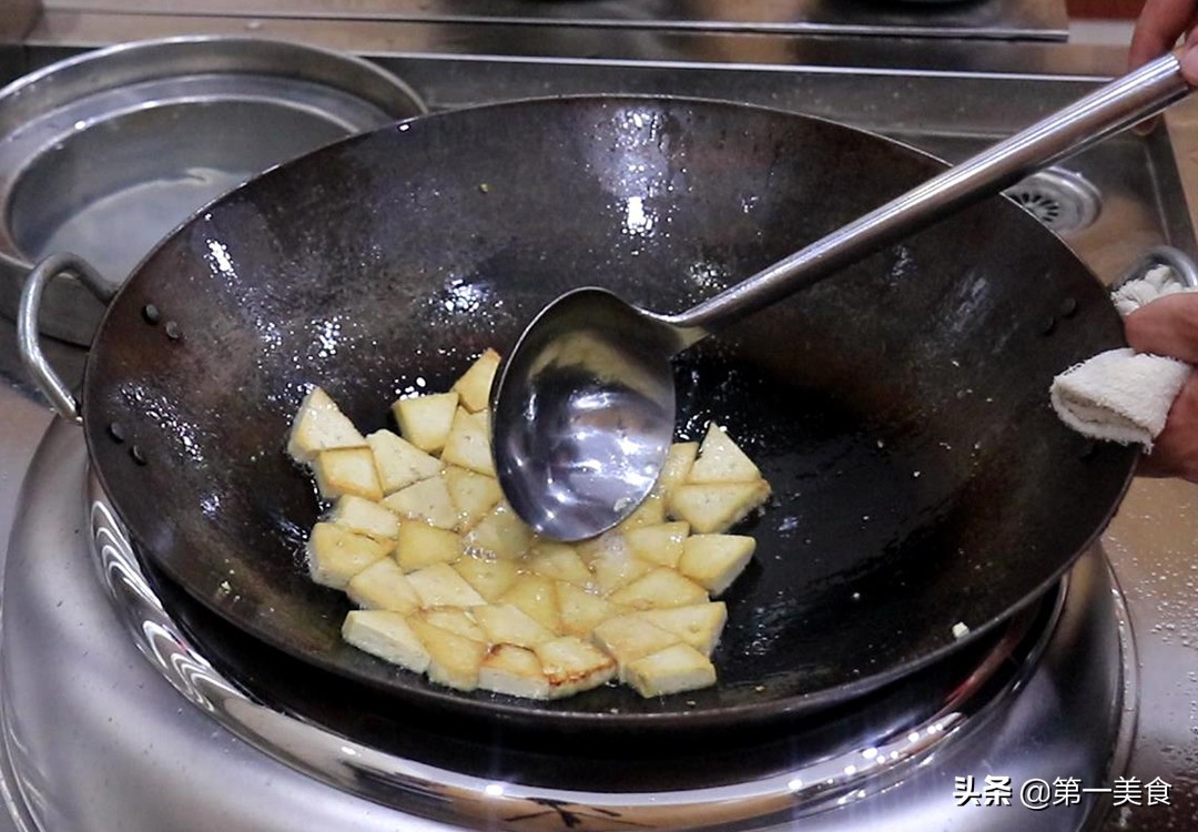 图片[5]-【豆腐鸡蛋饼】做法步骤图 金黄香酥 轻松解决家人早餐-起舞食谱网