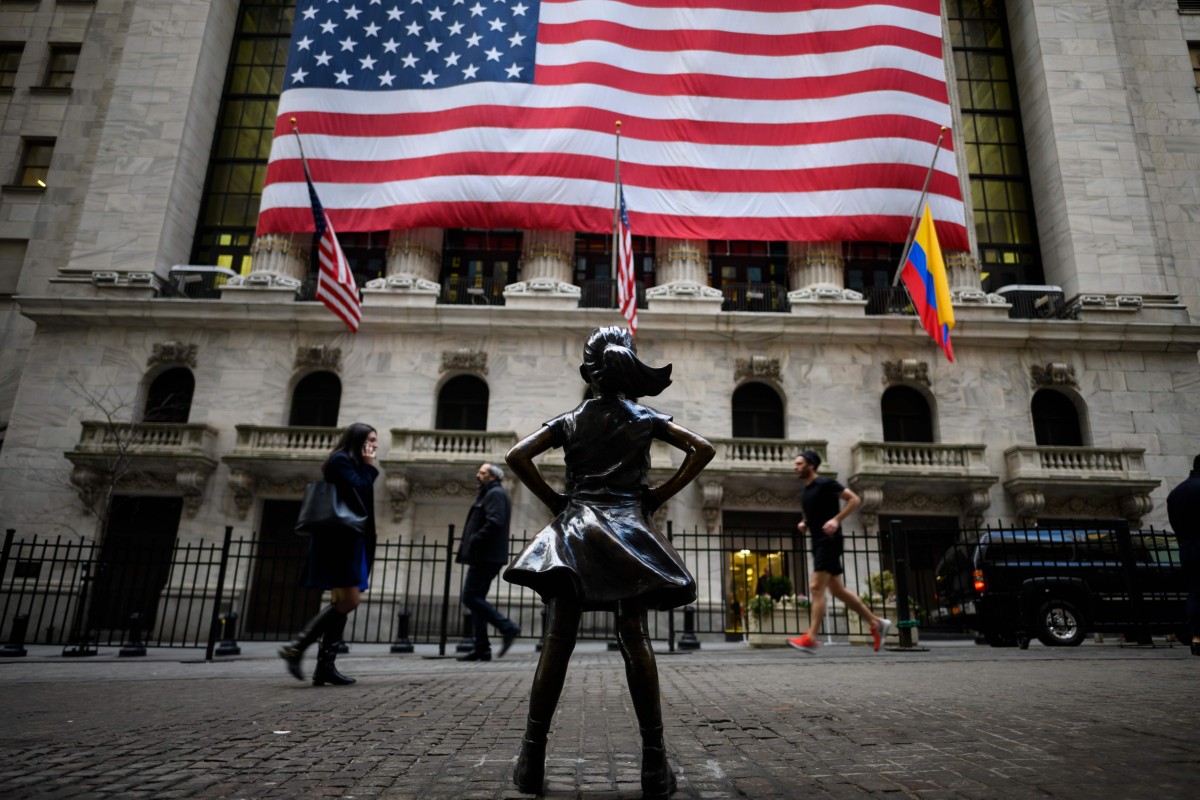 美國正將萬億美元債務貨幣化，伊朗用人民幣取代美元後，有新變化