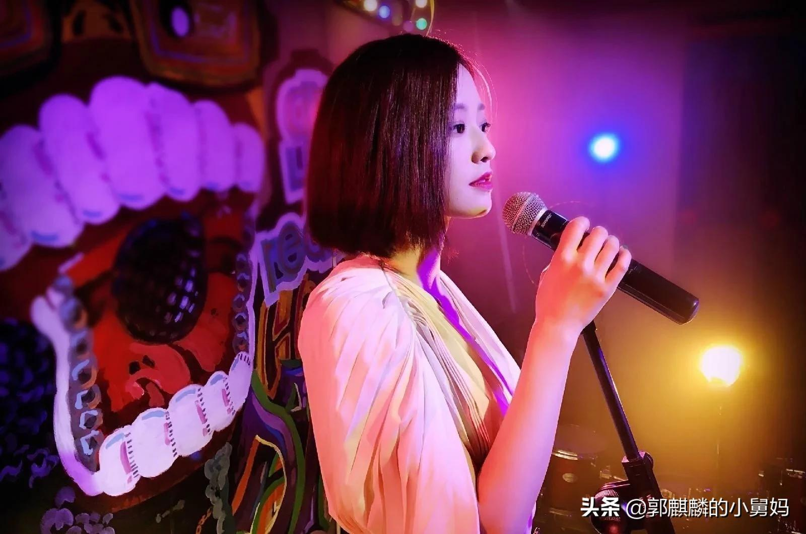 为走红冒充草根歌手,被韩红戳穿,将他们赶出
