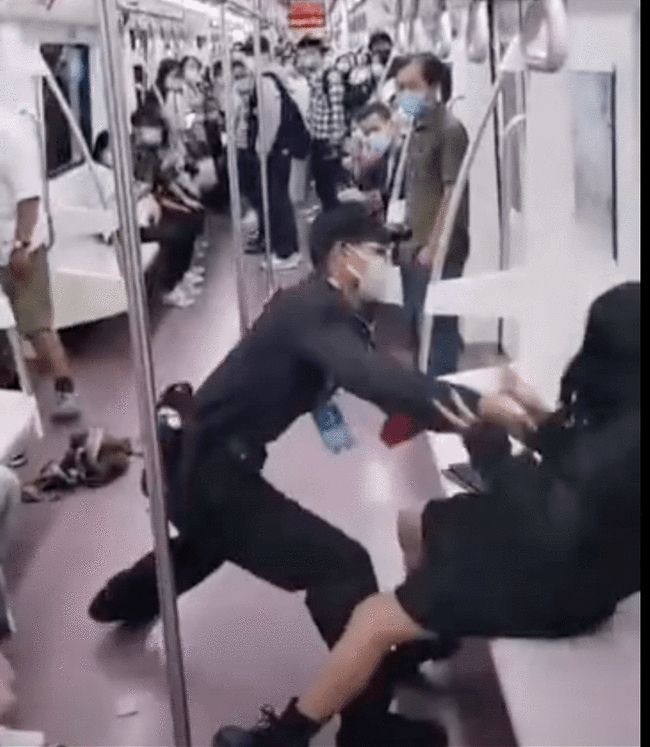 什么是处理地铁乘客纠纷的正确姿势 “地铁拖拽女乘客”7人受处理！