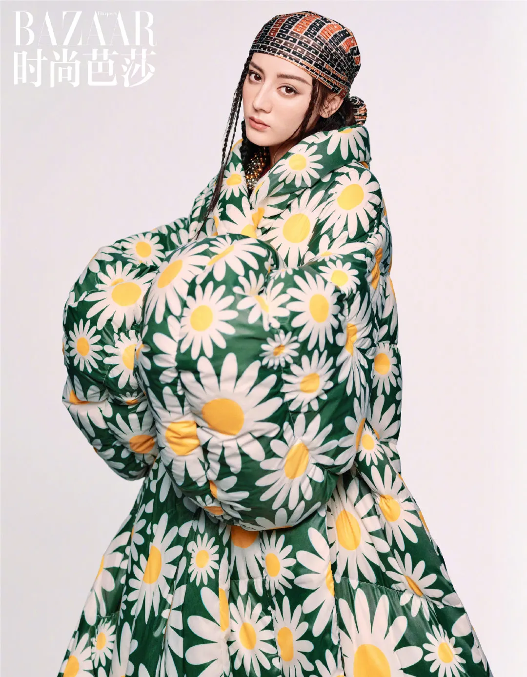 迪丽热巴:花朵大片!美人不止美貌!用时尚诠释单身、快乐、买!