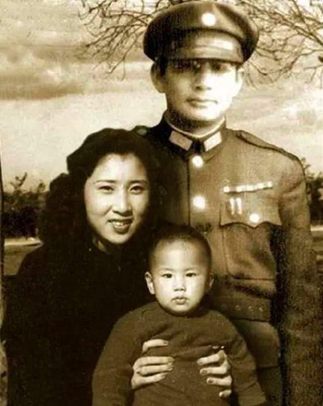 张灵甫想吃饺子，妻子立马跑到地里割韭菜，他却在背后举起了枪