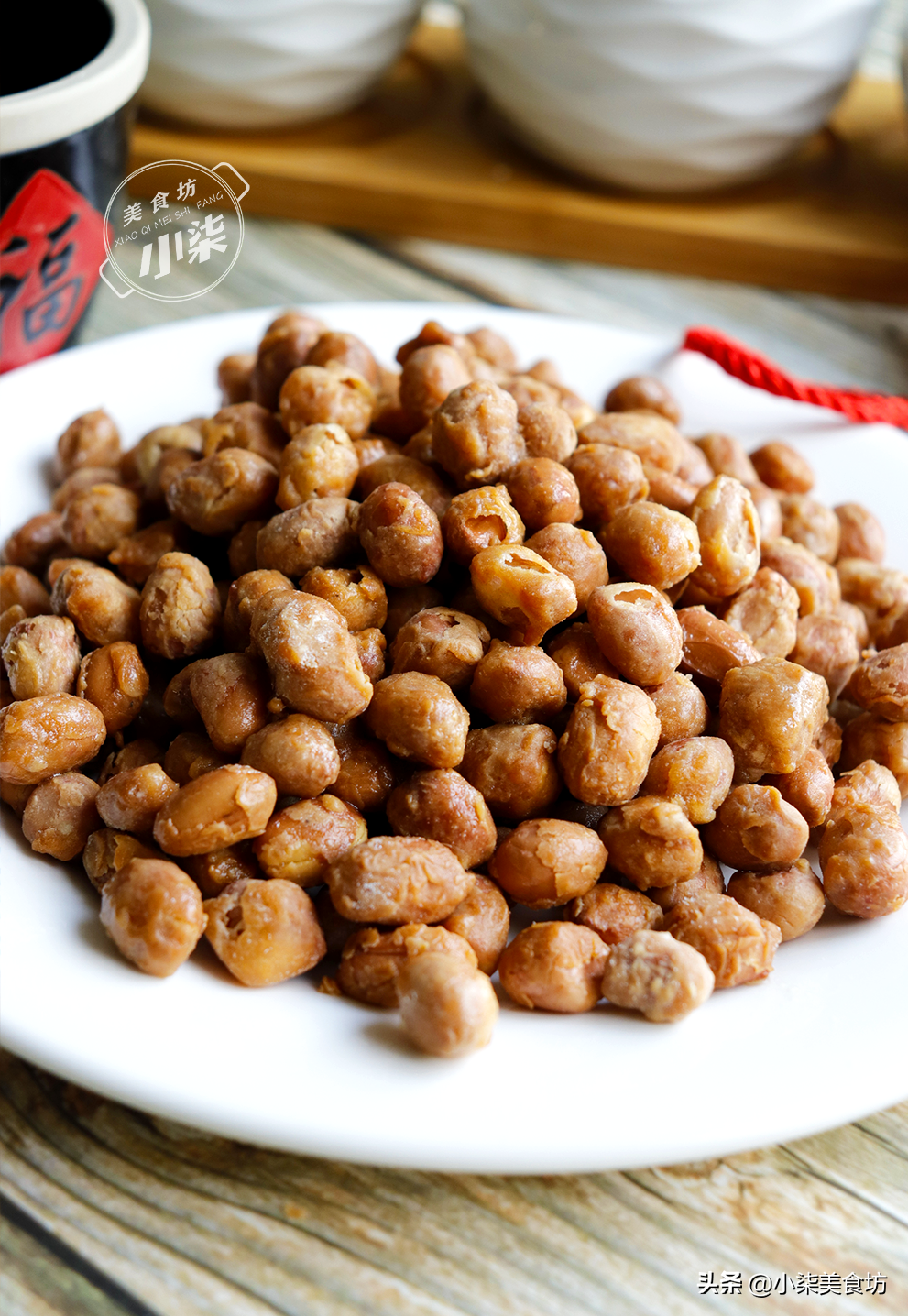 花生里打2個雞蛋，老式做法教會你，年夜飯吃著香，下酒必備