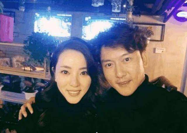 不当央视一姐，也没嫁给老头！李思思被80后老公