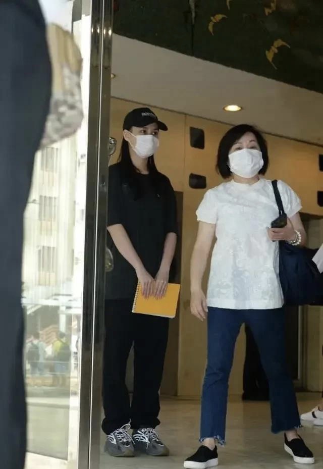 800万楠木使赌王安眠，设灵花费高昂，是奢侈还