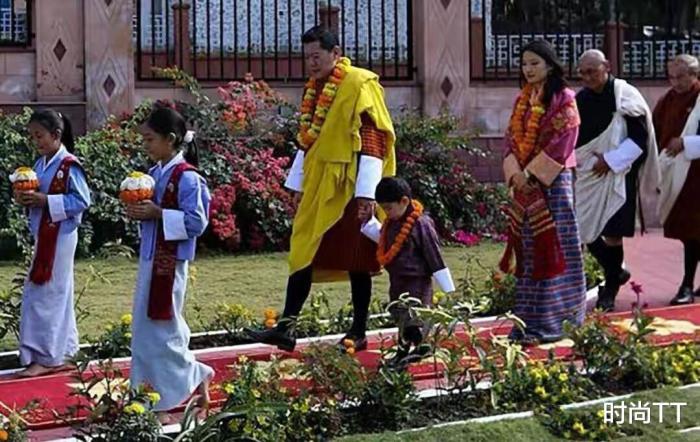 不丹最美王后！国王曾为她放弃“一夫多妻制”，有新欢后将她冷落