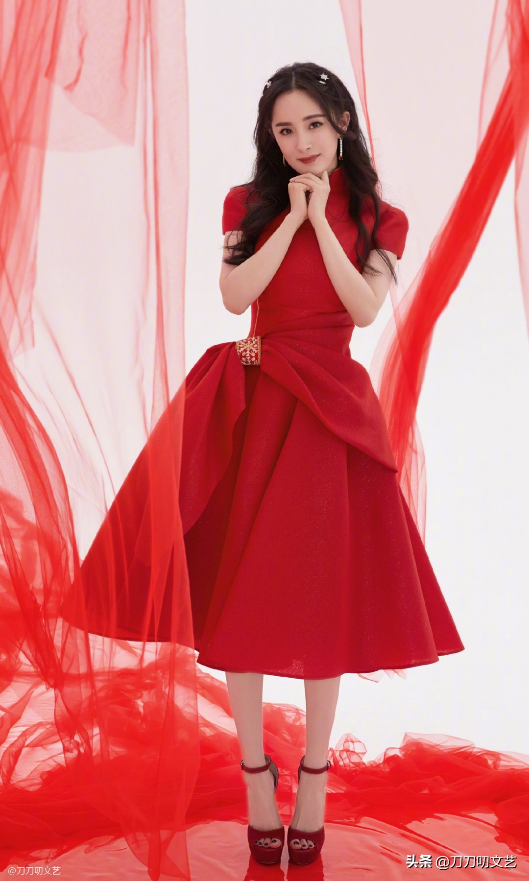 八字|众星春晚首秀谁赢了杨幂红裙惹火 倪妮白到发光张雨绮土上天