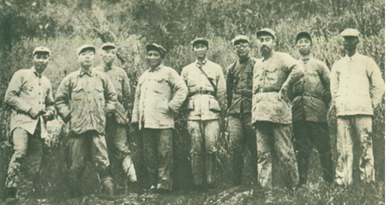 彭德怀三段婚恋，初恋被逼跳崖，原配无奈背叛