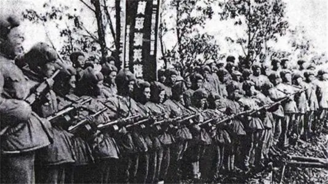 中国飞行员阎稳昌叛逃，结果敌方无人接应，最后撞山机毁人亡
