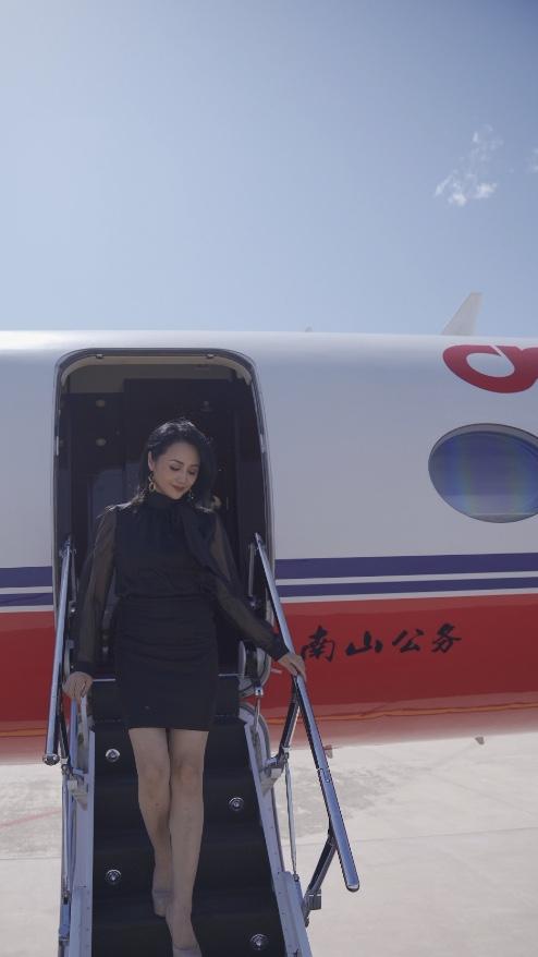 前央视美女主持生活凄惨 直播带货却引发火灾？