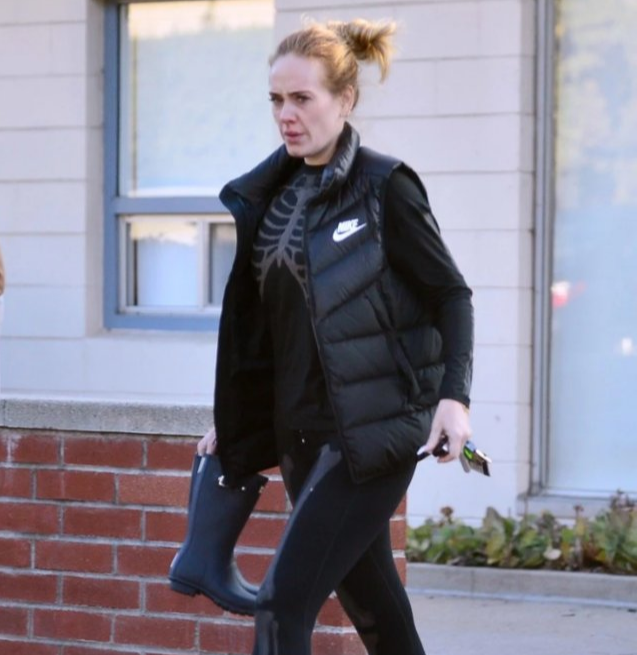 阿黛爾瘦身後變自信！ 三張慶生照一張比一張驚艷，美回18歲少女了