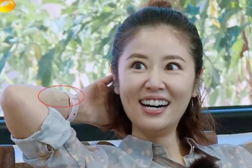 上综艺节目不许有纹身？明星们各显神通为遮盖