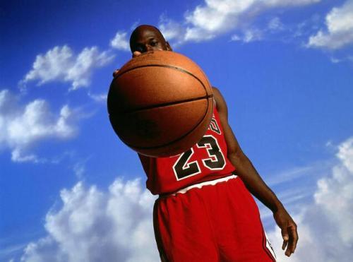 假如乔丹中间不退役，他会成为总得分王吗？