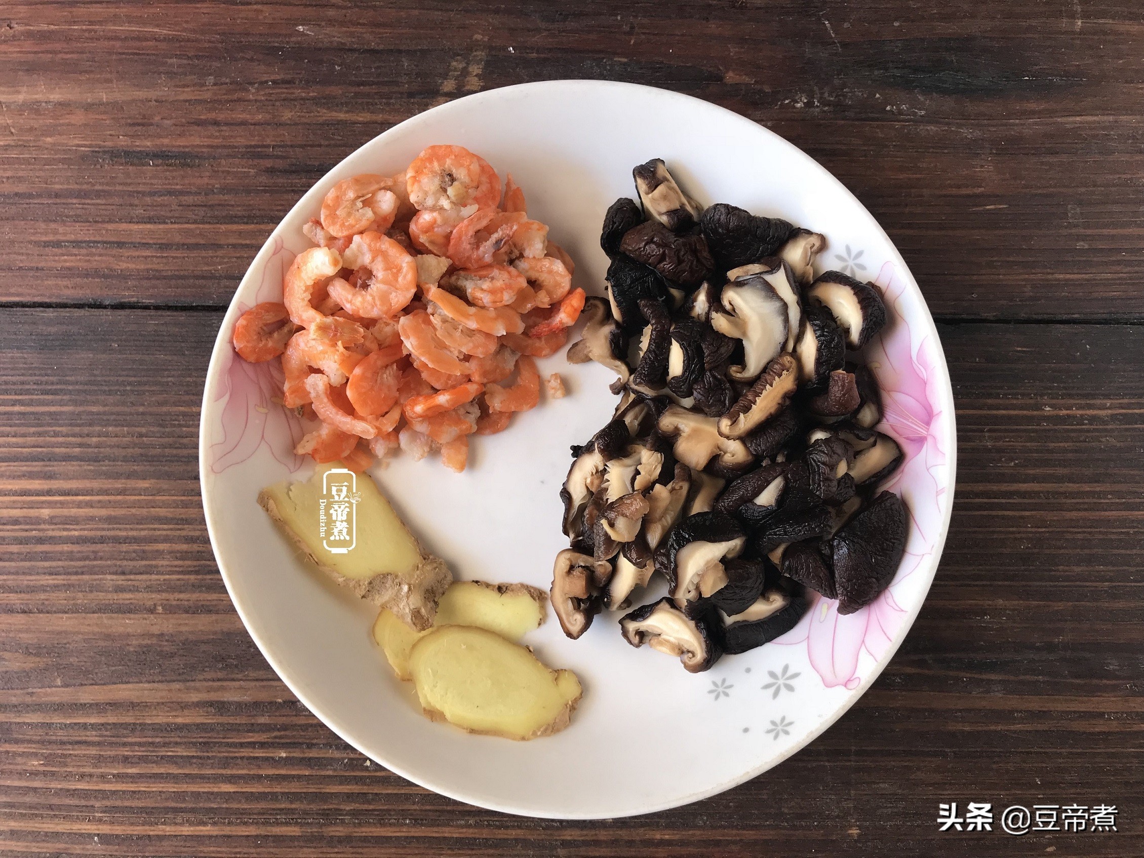 懒人不想炒菜的好办法，把饭菜肉一锅焖，老公孩子一连吃好了几碗