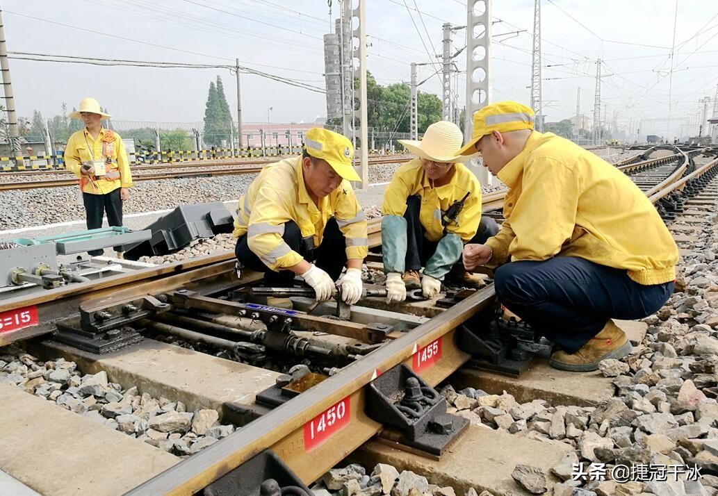 干冰清洗機如何清洗鐵路道岔