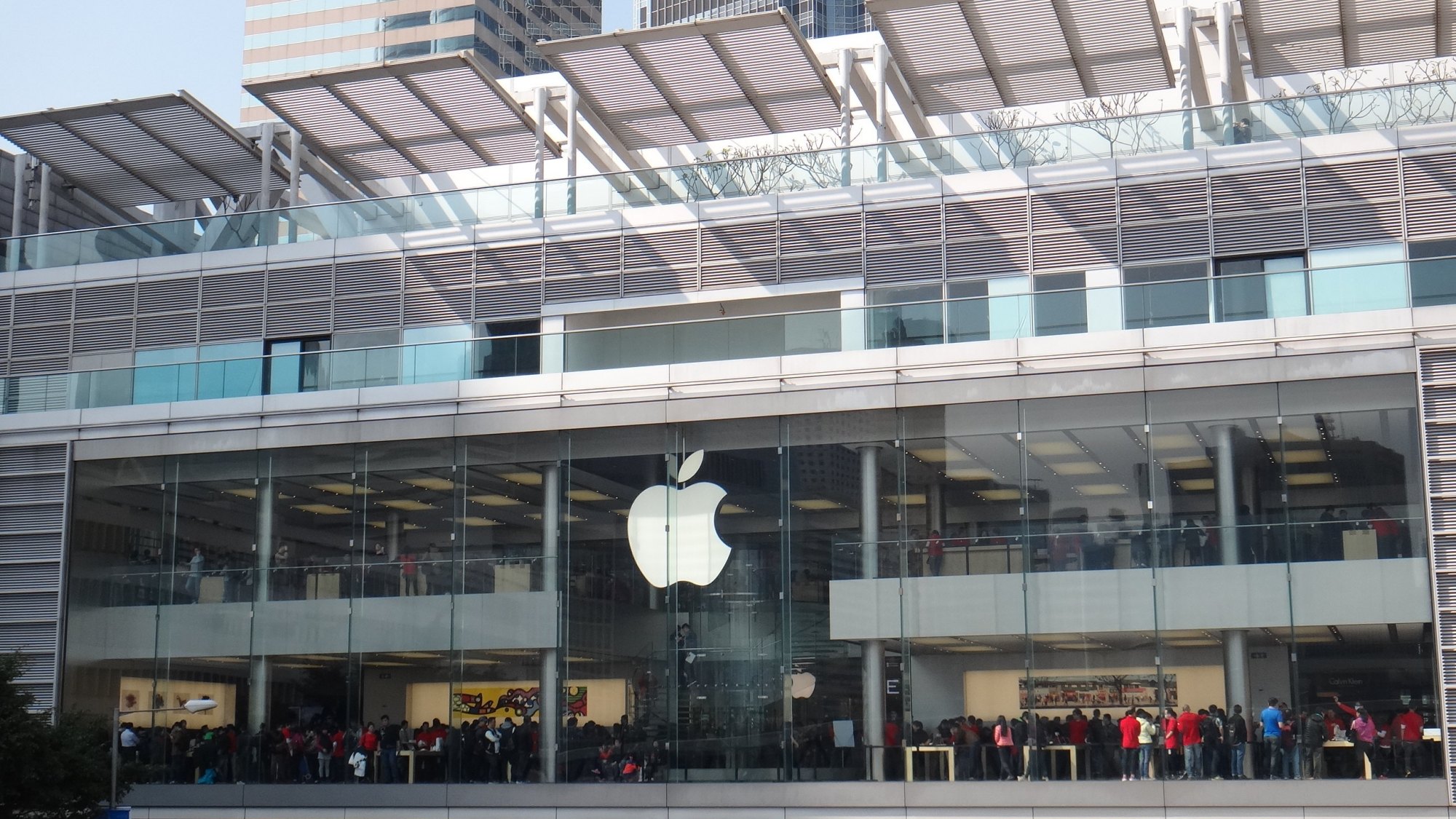 iPhone12系列手机起售价或进一步走低，降价促销上