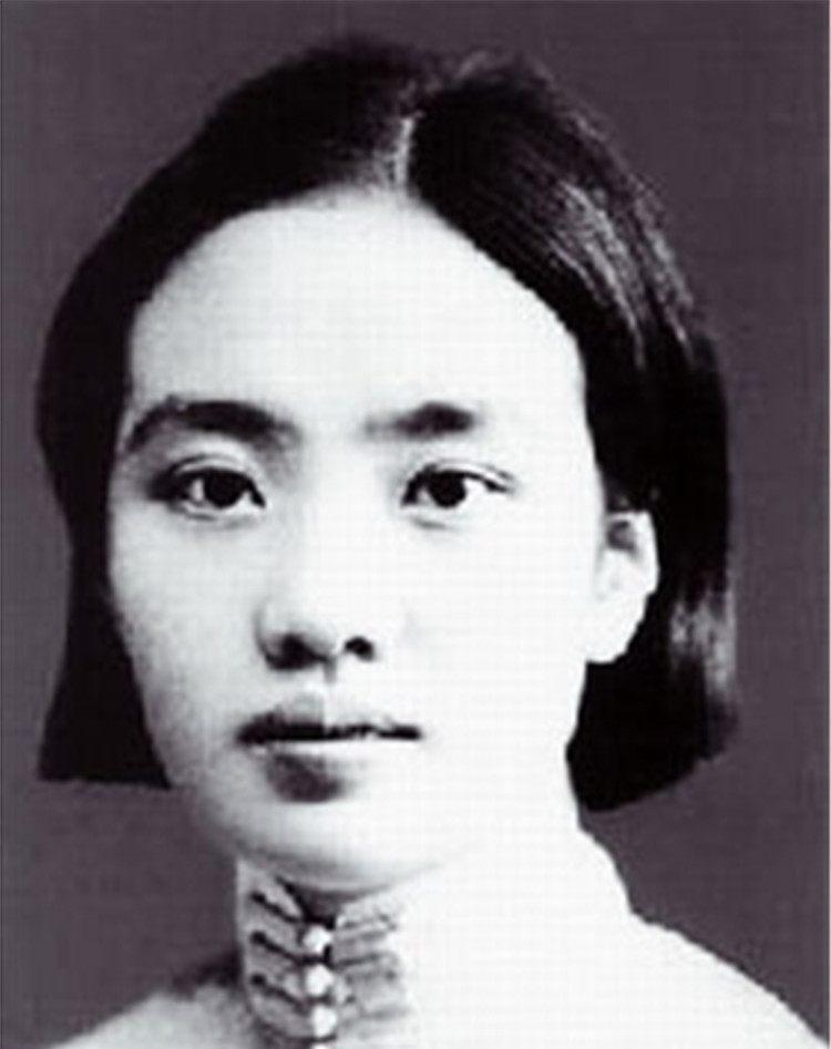 彭德怀三段婚恋，初恋被逼跳崖，原配无奈背叛