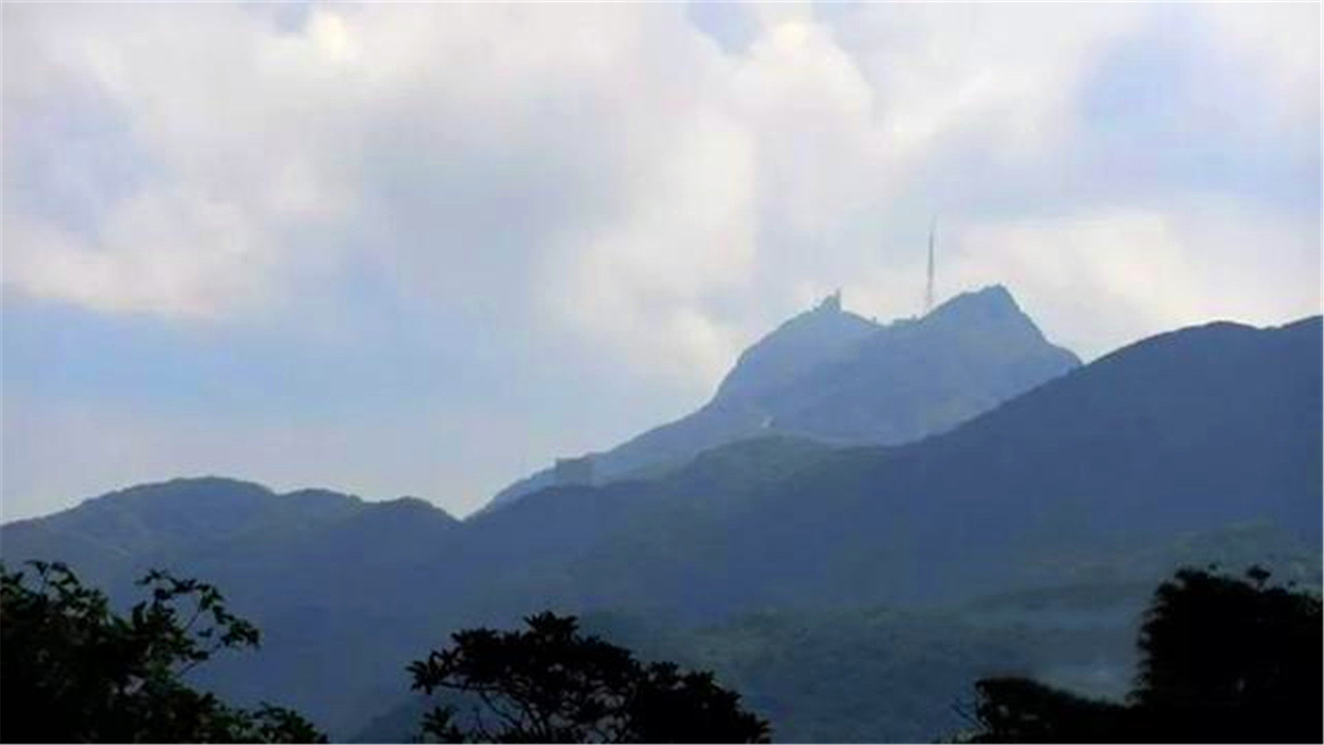 广西药农山中采药迷路，意外发现飞机残骸，揭