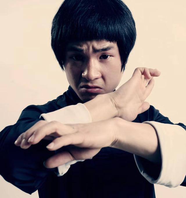 现代李小龙喊话范冰冰：李晨就是个窝囊废，他