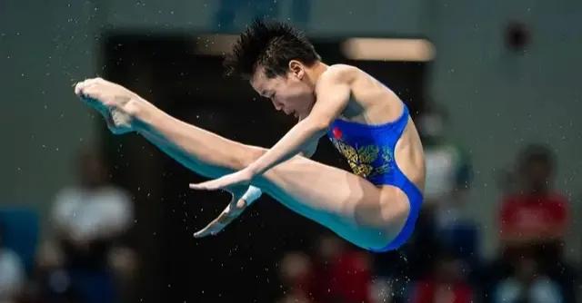 无敌小可爱！全红婵一句话哄堂大笑，何教练低调的回应让人很放心