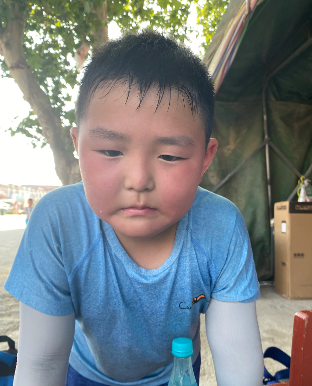 湖北8岁男孩三天骑行150公里，去外公家过暑假，父亲：孩子哭过但没放弃-第2张图片-大千世界