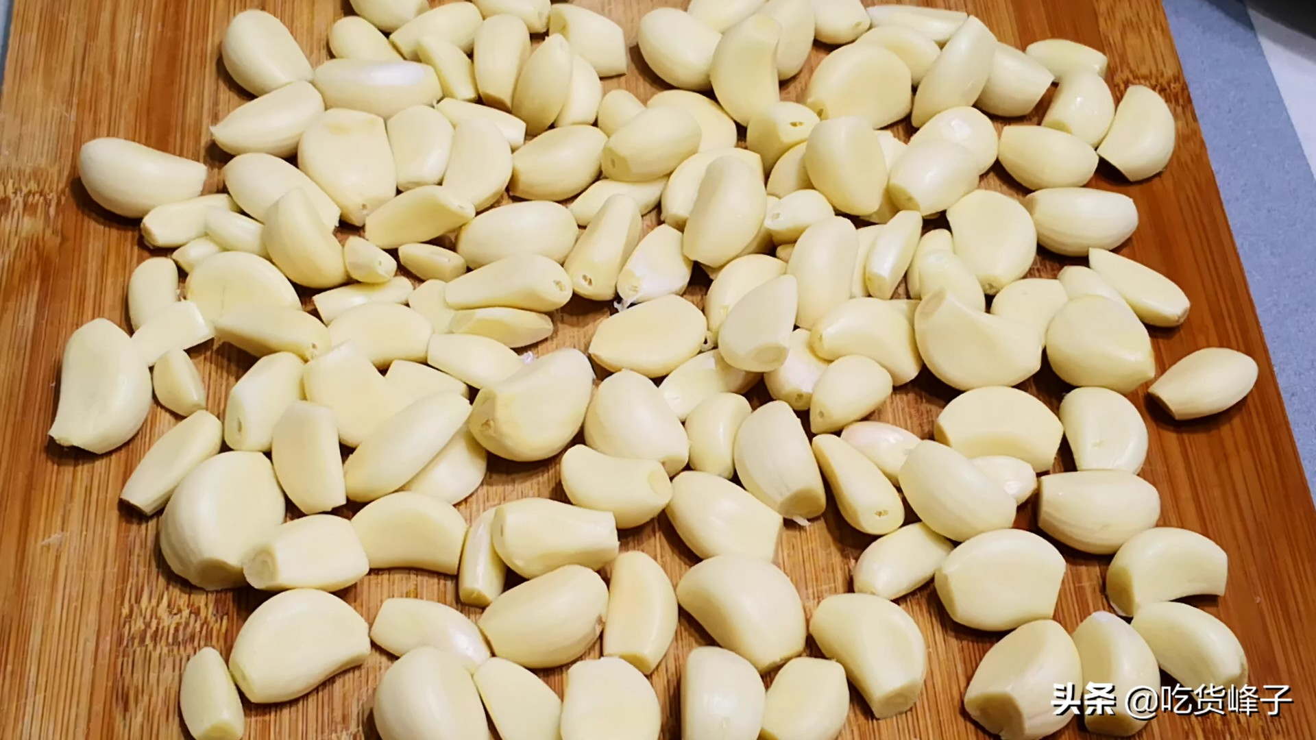 Dried meat 8 bloat dried meat 8 garlic, remember well " 1 cut 2 white " , 7 days become dark green, already simple fast