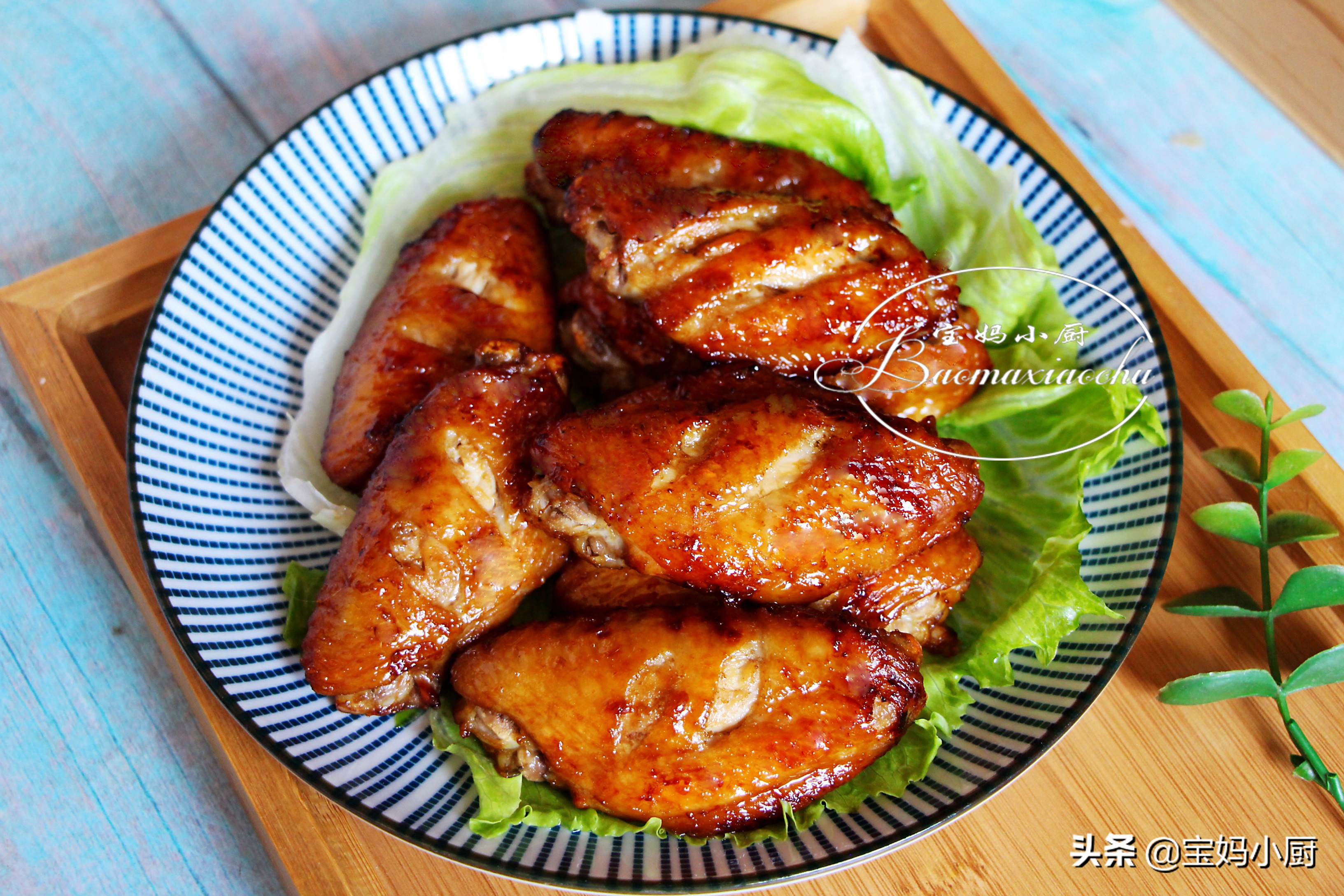 宝妈给孩子做炸鸡翅，不用一滴油，用料简单不繁琐，吃着可香了