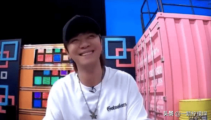 “从头做起”，罗志祥换新发型“鲻鱼头”高调