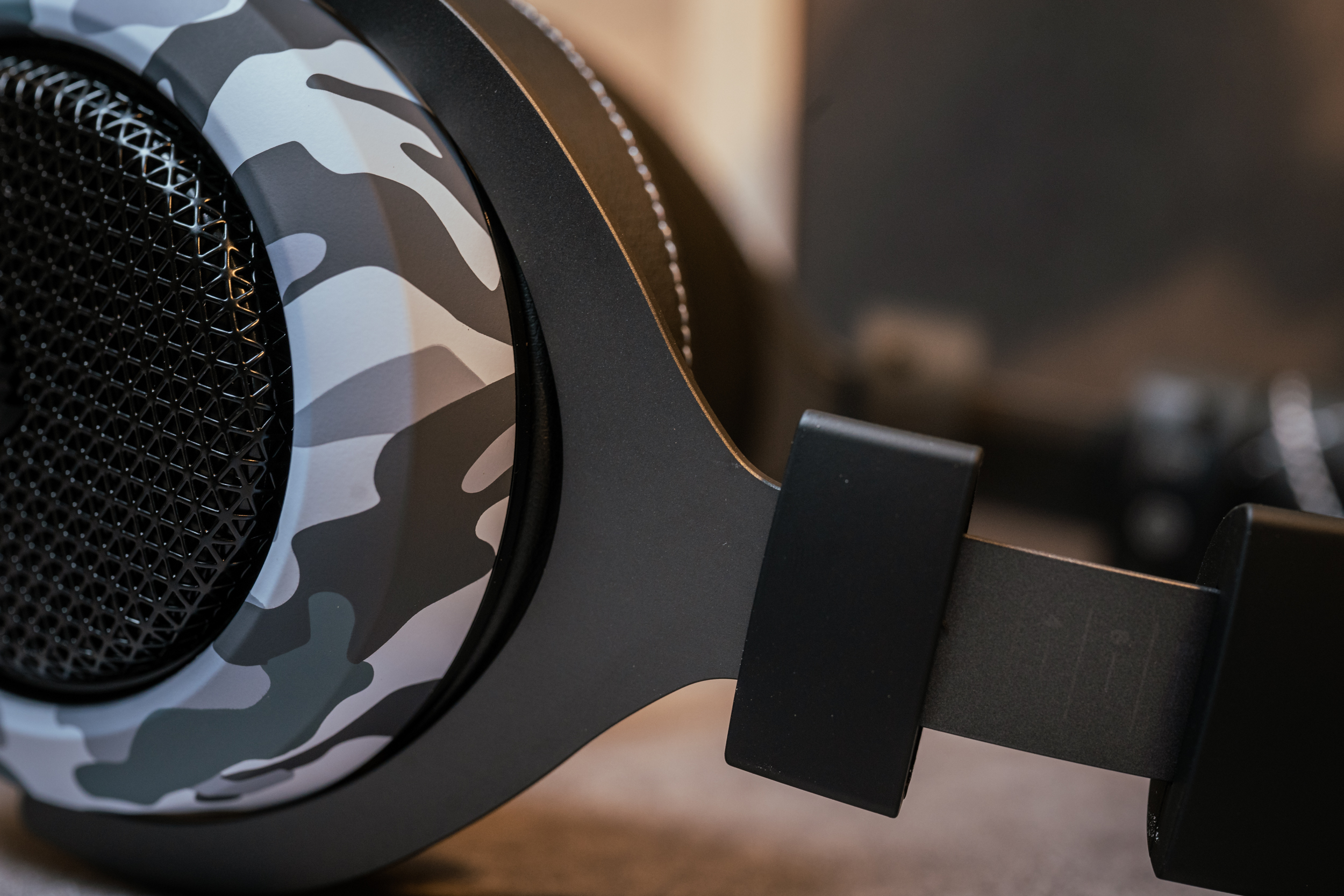 关于游戏这事，HIFI耳机不如海盗船HS60 Haptic