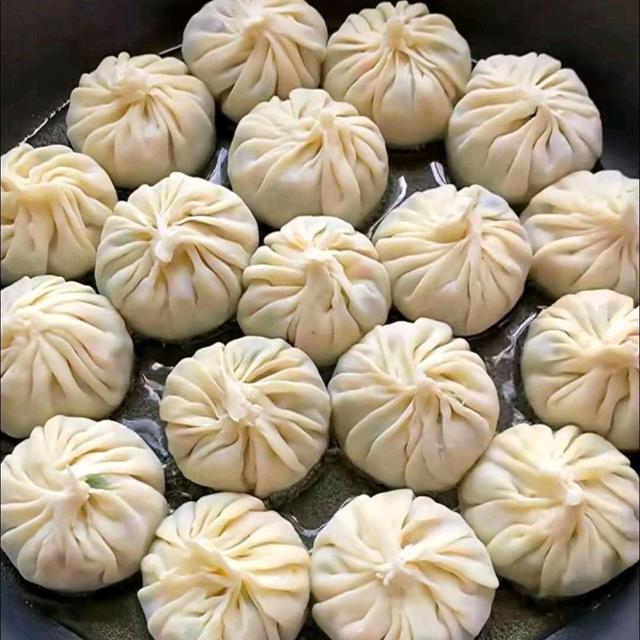 天热我就爱吃这种包子，简单省力，一煎就可以，一周吃六次都不腻