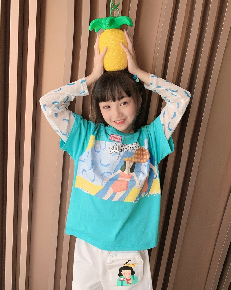 女大十八变！9岁的小山竹美得让人认不出，面对镜头表现力十足