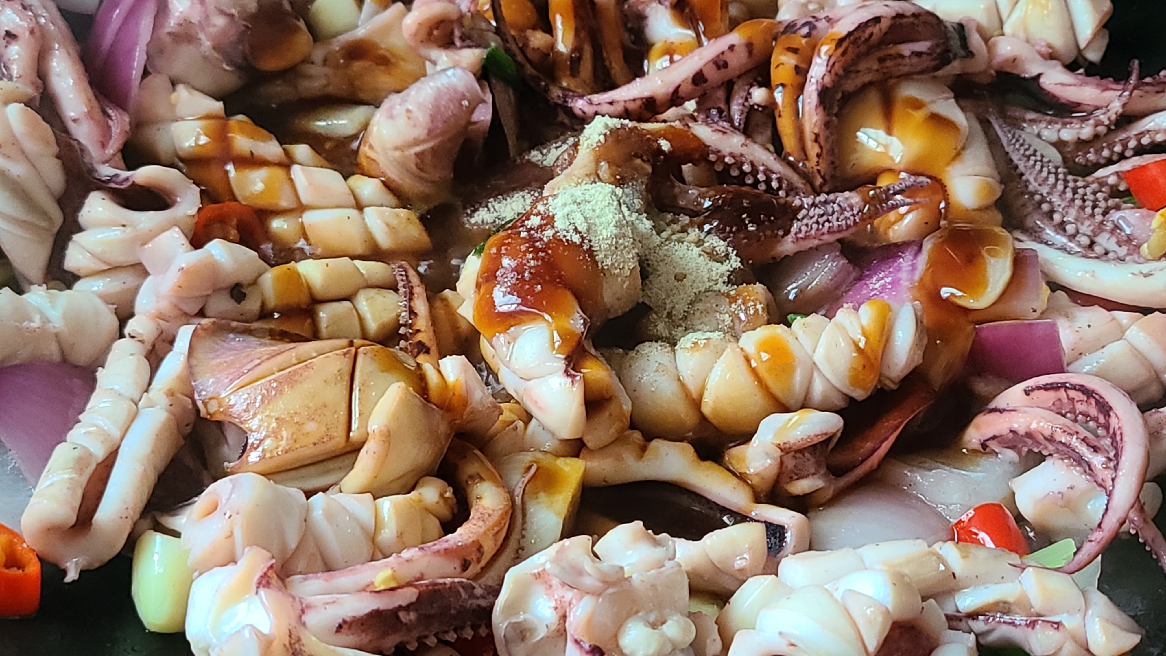 爆炒鱿鱼的做法，香辣下饭又好吃，这一道美味家常菜，味道很棒