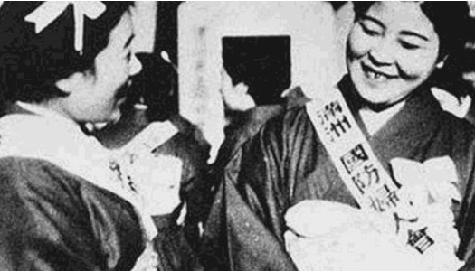 二战时，日本女性为了激励军队作战，不惜一切的牺牲太疯狂