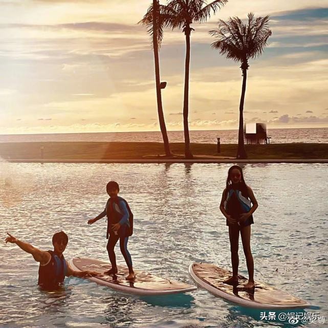 妻子怀三胎？吴尊回应后再晒夫妻合影，林丽吟用花遮肚状态好