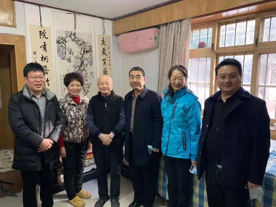 新春送暖丨咸阳市第一人民医院慰问离退休老干部和困难职工
