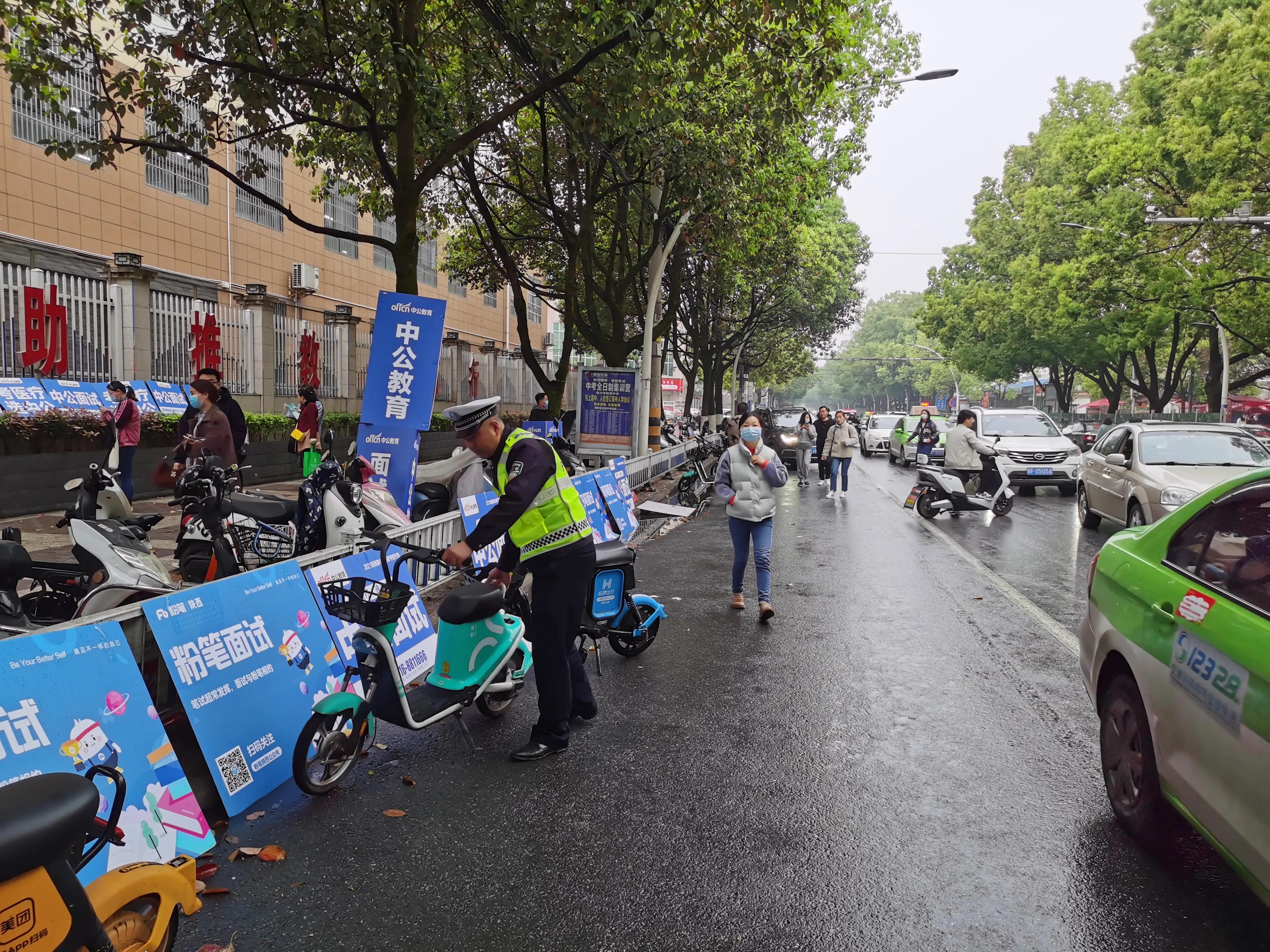 汉中交警一大队圆满完成2021年汉中事业单位招考交通安保任务