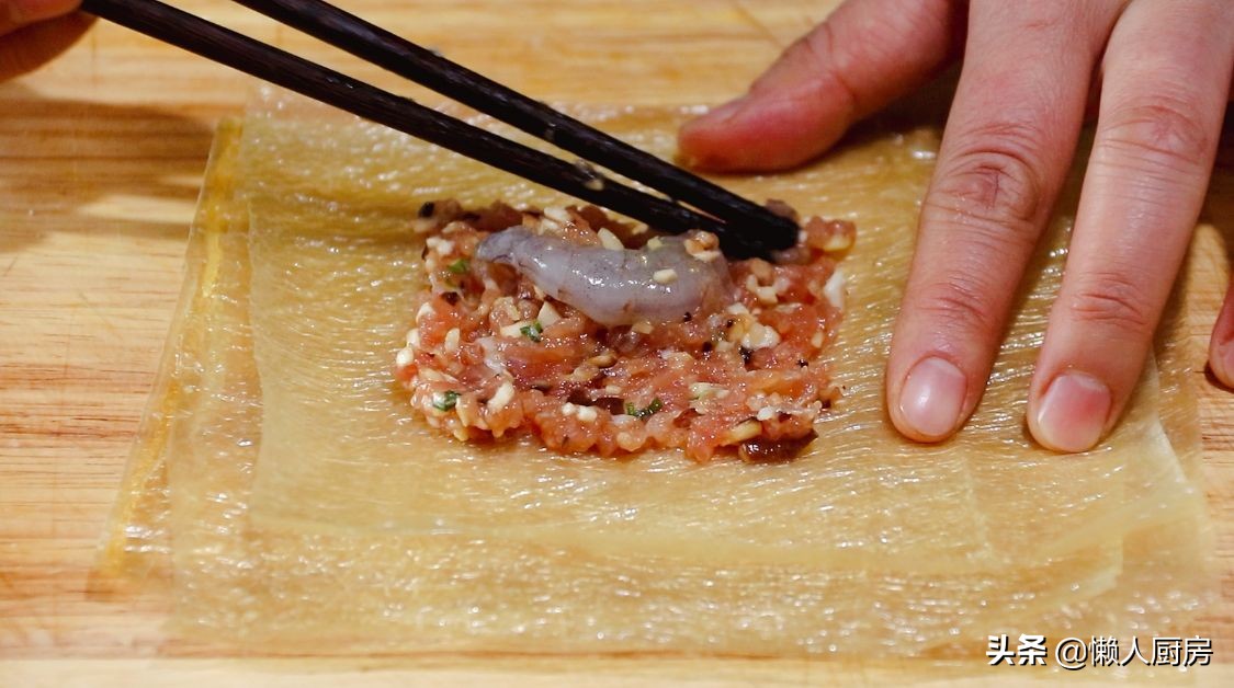 這是香煎豆腐皮蝦餅，鹹香可口，其它做法靠邊站