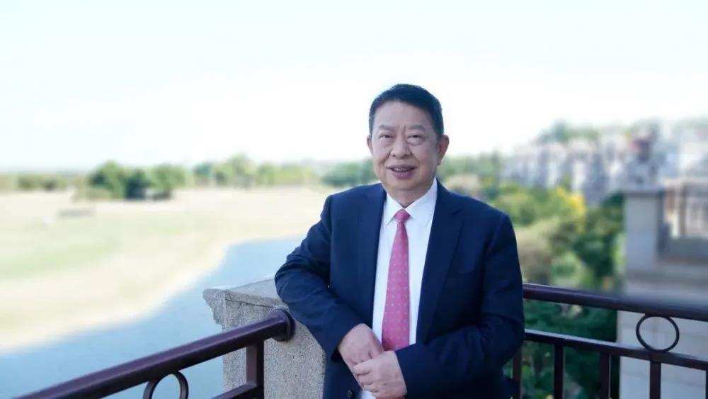 福建穷小子，小学没毕业，逆袭成福州首富，身家580亿却偷税