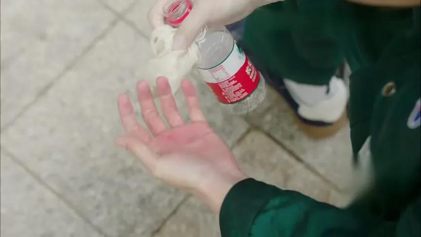 爱的厘米：未弃担救工作的关震雷，救了临盆前妻孩子，又救回爱情