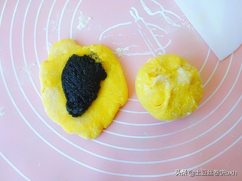 立秋后黑芝麻要常吃，教你做最好吃的胡萝卜黑芝麻饼，营养翻倍